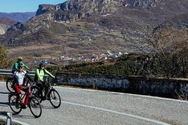 NATURE AND TRADITIONS E-BIKE