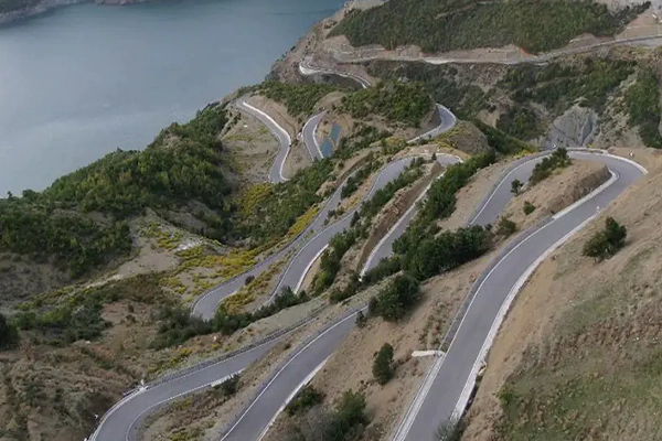 NATURE AND TRADITIONS E-BIKE